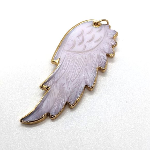 NWOT Natural shell feather angel wing pendant - Picture 2 of 6
